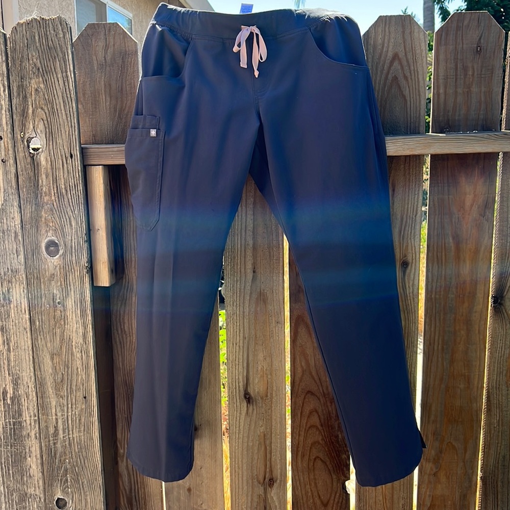 Figs grey cargo scrub pants medium